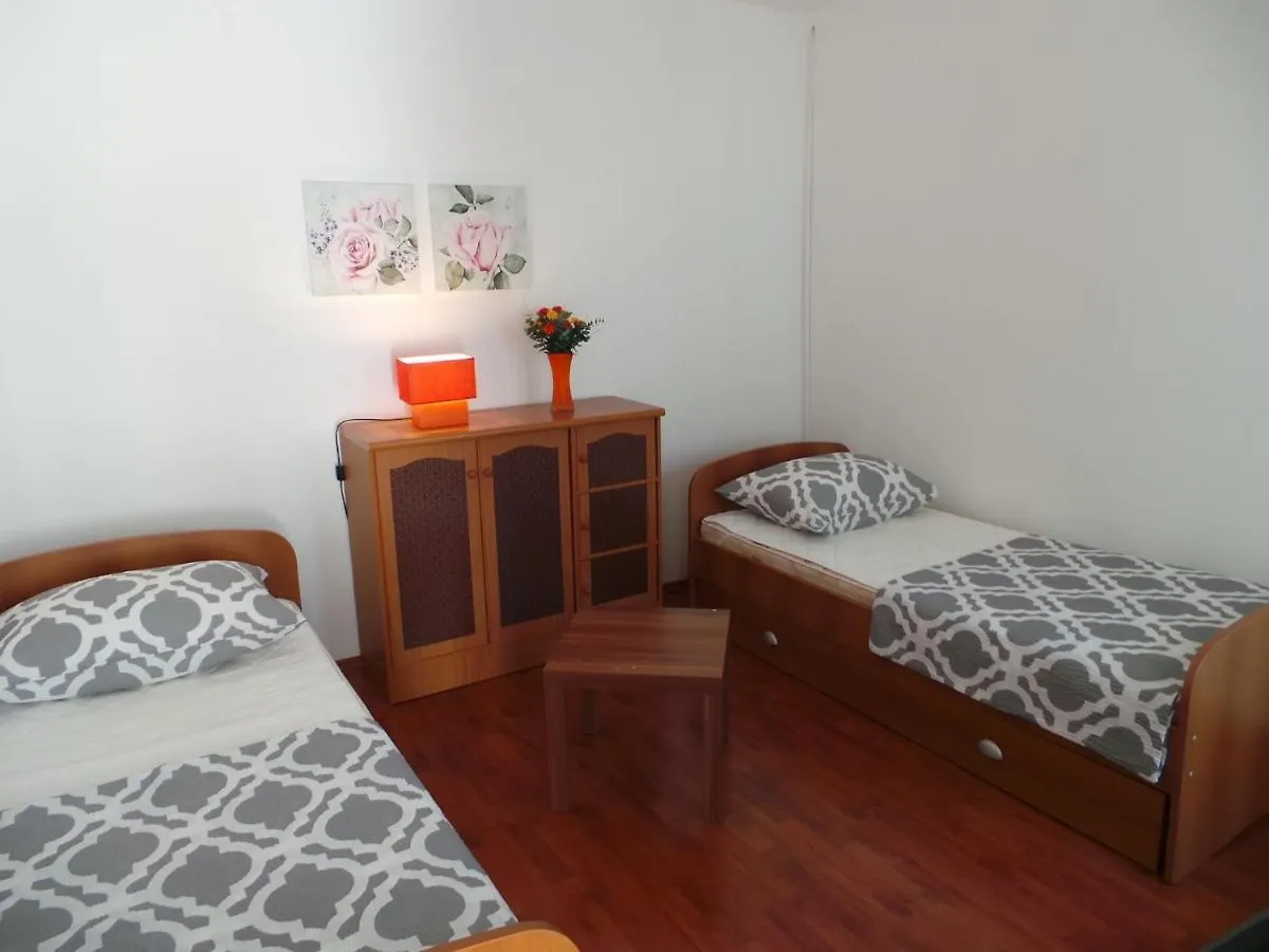 Apartments With A Parking Space Valbandon, Fazana - 15386 Croatia