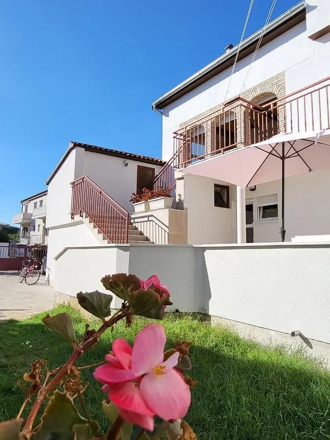 Apartments With A Parking Space Valbandon, Fazana - 15386